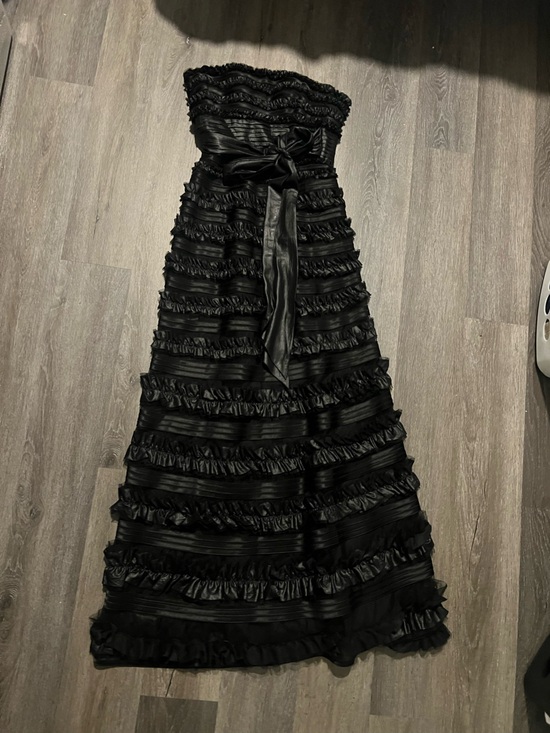 BCBGMaxAzria Dresses & Skirts - BCBGMaxAzria Black Strapless Ruffled Gown